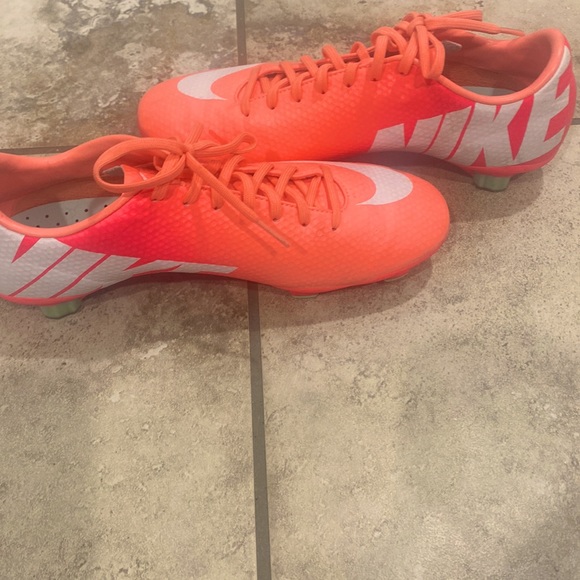 Nike mercurial cleats - Picture 2 of 3